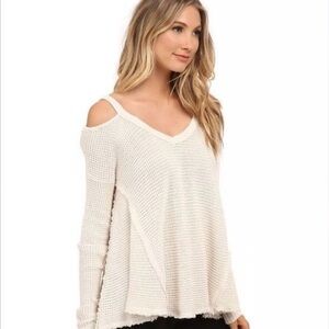 Free People moonshine caramel brown thermal 
Off-Shoulder Sweater v-neck size XS